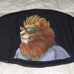 Black mask w/ lionel